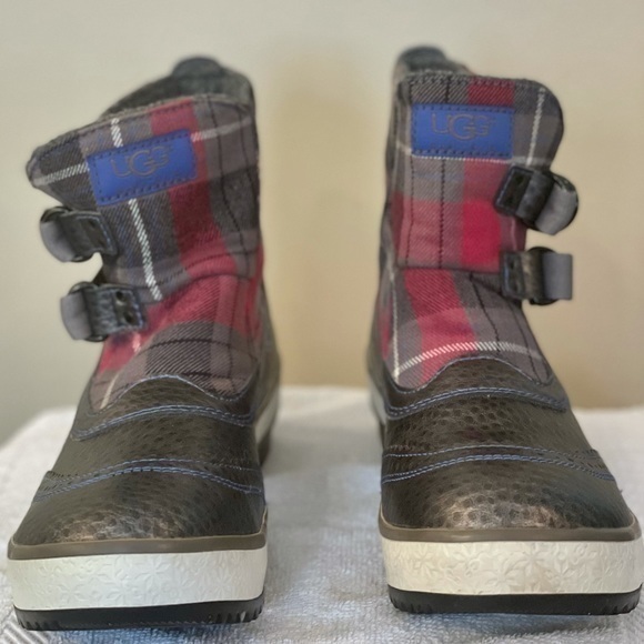 UGG MARRAIS WATERPROOF WINTER BOOTS SIZE 6 - Picture 3 of 12